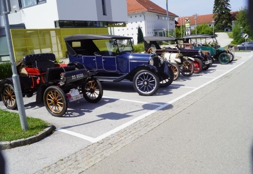 8. Schnauferl- und Veteranentreffen mit Ausfahrt in Ried im Innkreis 2024 – Bild 13 von 17